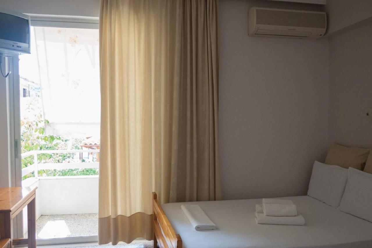 Kochili Apartments Neos Pirgos Bagian luar foto