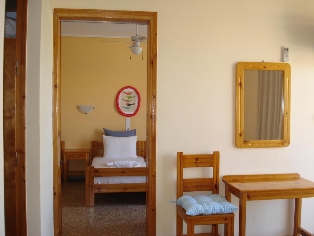 Kochili Apartments Neos Pirgos Ruang foto