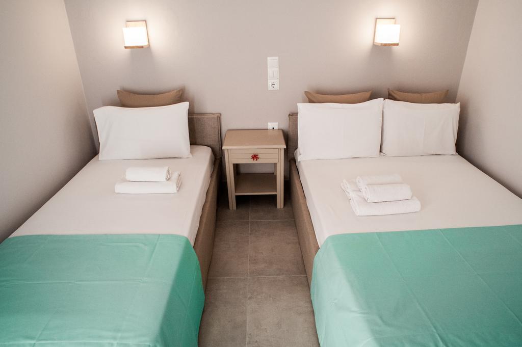 Kochili Apartments Neos Pirgos Bagian luar foto