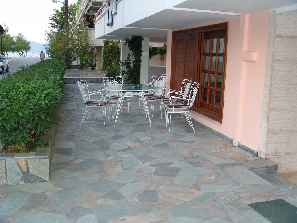 Kochili Apartments Neos Pirgos Bagian luar foto